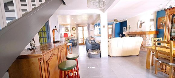 4 bedrooms Villa in Epernon, France No. 53953 4