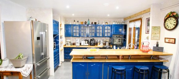 4 bedrooms Villa in Epernon, France No. 53953 7