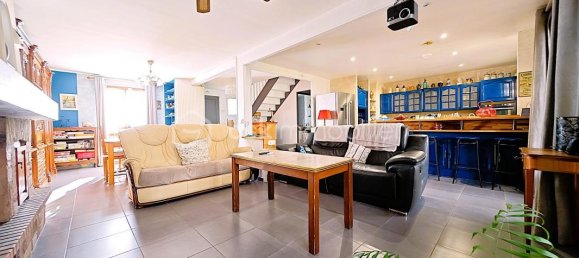 4 bedrooms Villa in Epernon, France No. 53953 3