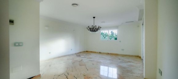 6 bedrooms Villa in La Quinta, Spain No. 143528 13