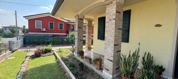 5 bedrooms Villa in Sant'Angelo di Piove di Sacco, Italy No. 275637 5