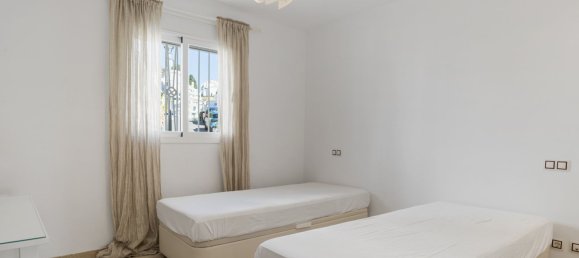 4 Schlafzimmer Doppelhaus in Marbella, Spain, Nr. 146713 14