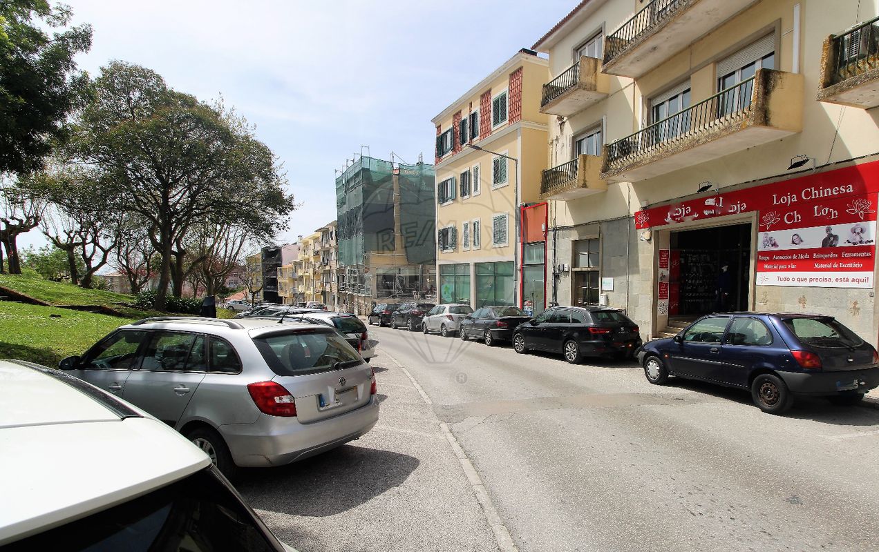 102m² Commercial property in Cartaxo, Portugal No. 91090