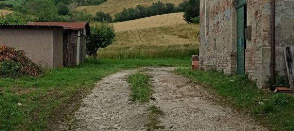 Дом с 7 комнатами в Колли аль Метауро, Италия № 255193 4