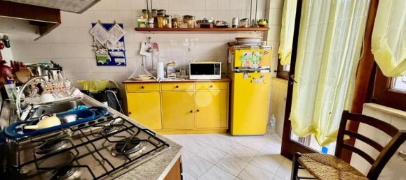 385m² Commercial property in Muggiò, Italy No. 359775 2