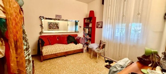 385m² Commercial property in Muggiò, Italy No. 359775 32