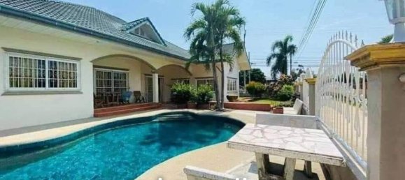 4 bedrooms Villa in Pattaya, Thailand No. 17699 3