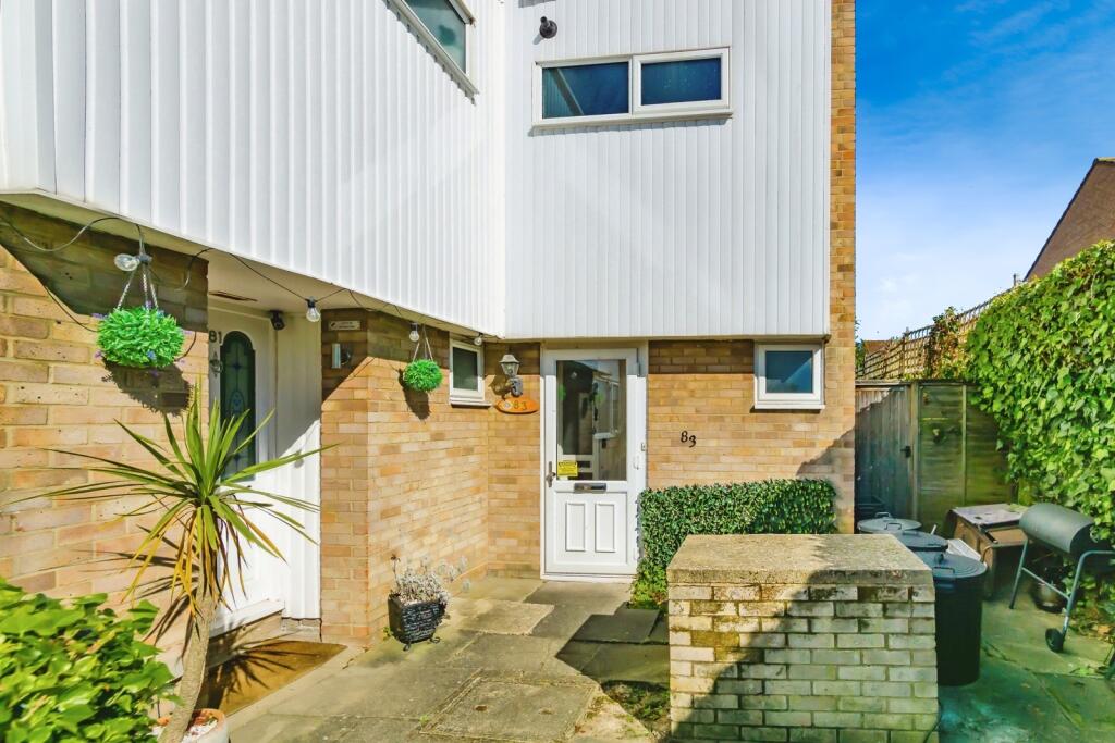 3 bedrooms Commercial property in Croydon, United Kingdom No. 8143