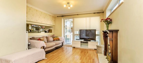 3 bedrooms Commercial property in Croydon, United Kingdom No. 8143 2