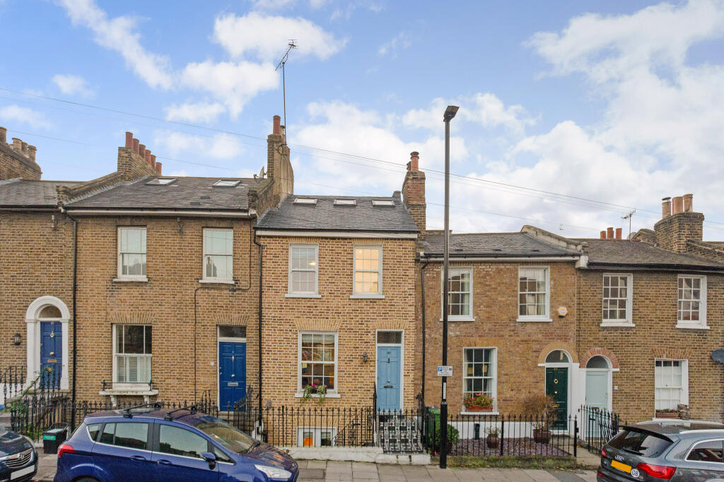 3 bedrooms House in London, United Kingdom No. 14163