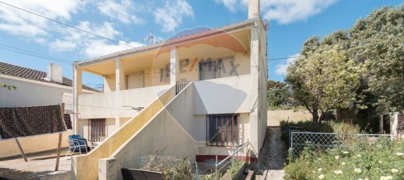 210m² Building in Loures, Portugal No. 81847 2