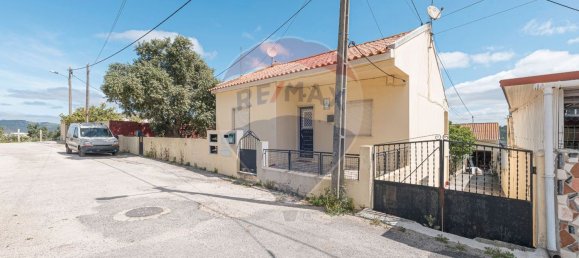 210m² Building in Loures, Portugal No. 81847 6