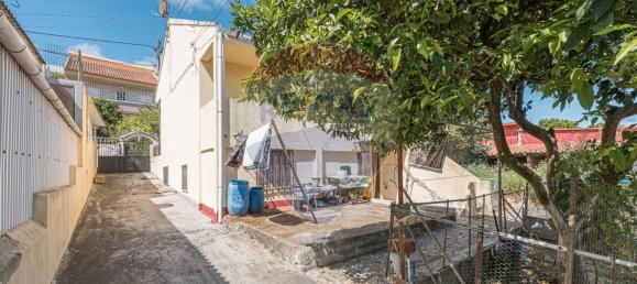 210m² Building in Loures, Portugal No. 81847 10