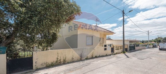 210m² Building in Loures, Portugal No. 81847 5