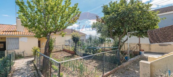 210m² Building in Loures, Portugal No. 81847 8