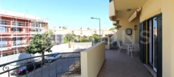 Apartamento de 2 dormitorios en Quarteira, Portugal No. 80757 17