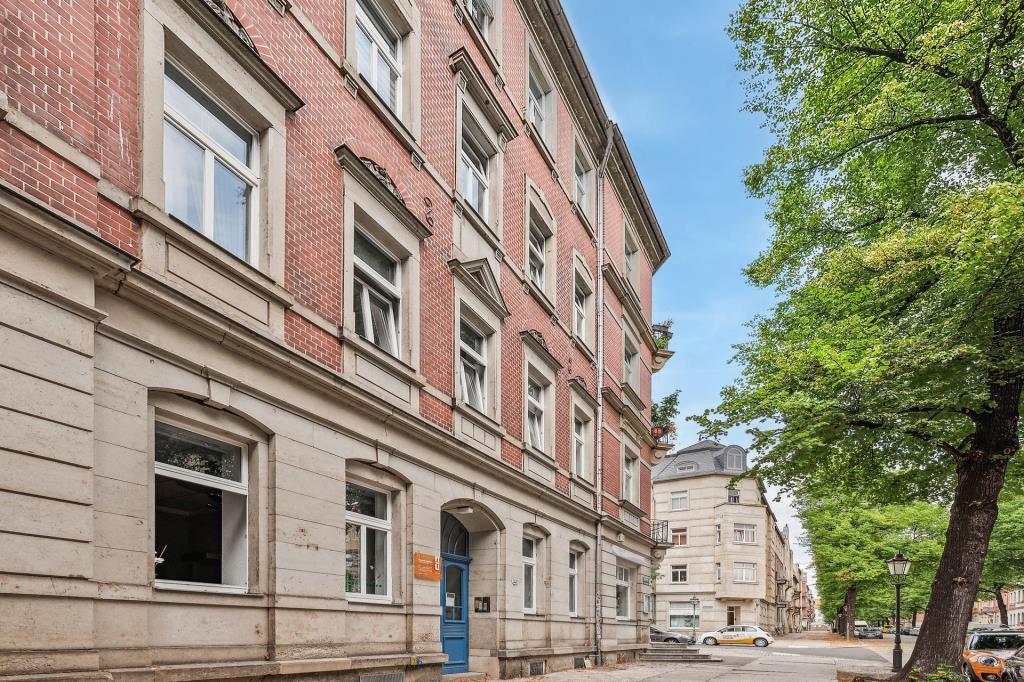 5 rooms Building in Dresden, Germany No. 30595