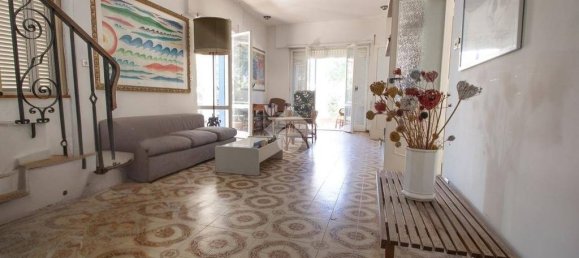 4 bedrooms Villa in Santa Marinella, Italy No. 276820 3