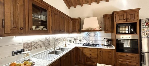 3 Schlafzimmer Villa in Villa Basilica, Italy, Nr. 91441 9