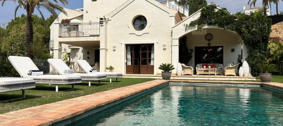 4 bedrooms Villa in Estepona, Spain No. 147365 2