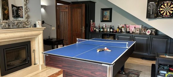 4 bedrooms Villa in Estepona, Spain No. 147365 9