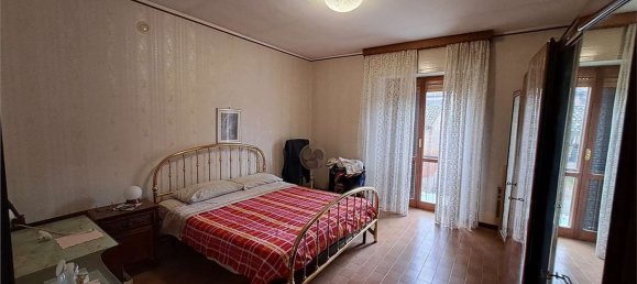 Дом с 8 комнатами в Страделла, Италия № 145932 18