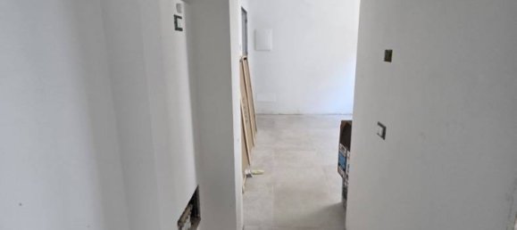 2 bedrooms Apartment in Florence, Italy No. 274543 17