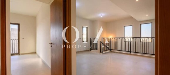 2 bedrooms Townhouse in Abu Dhabi, UAE No. 20121 10