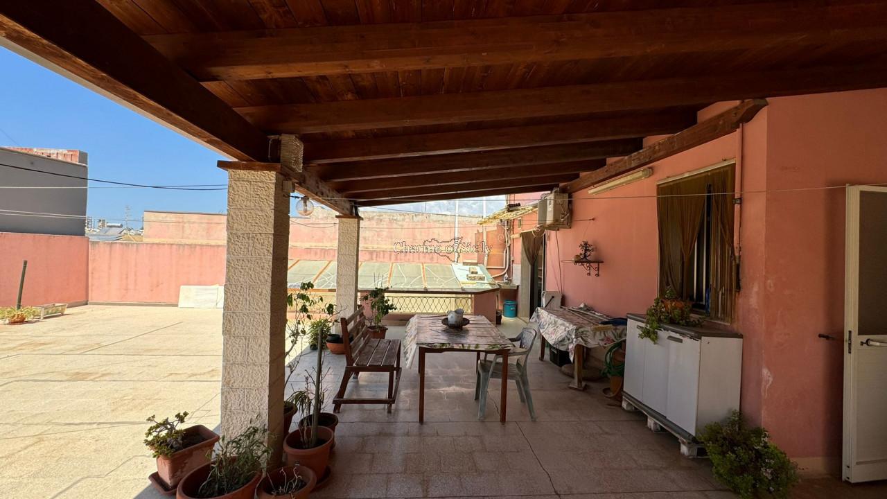 6 rooms House in Pozzallo, Italy No. 230544