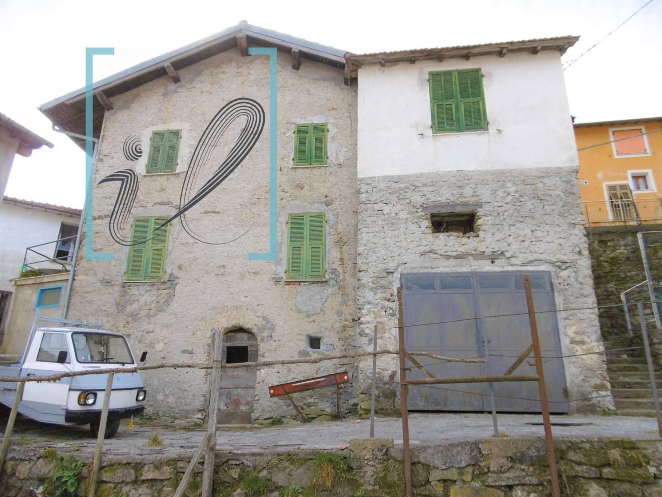 6 rooms House in Montegrosso Pian Latte, Italy No. 146860