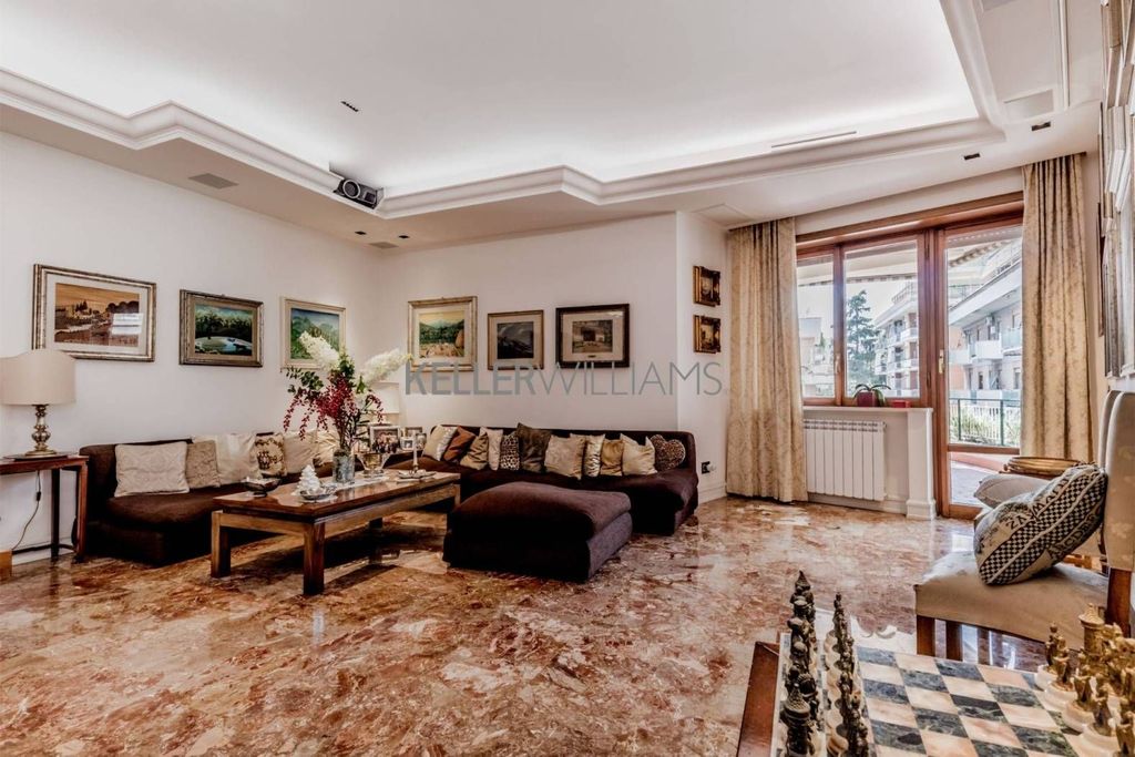 5 bedrooms Apartment in Rome, Italy No. 334923