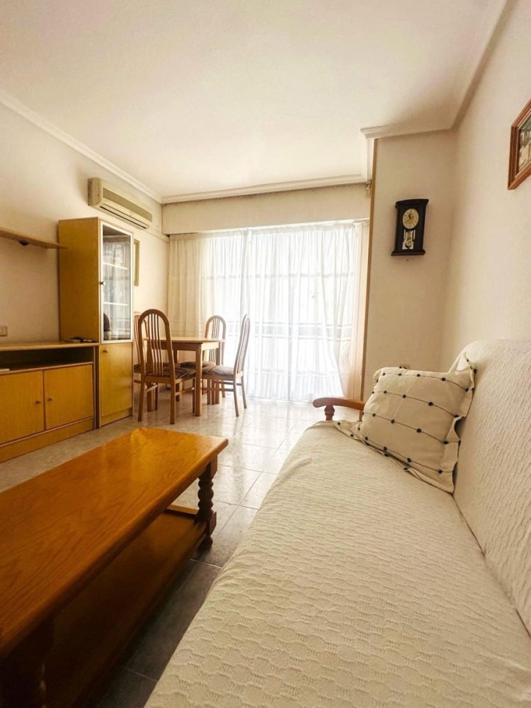 Apartamento de 2 dormitorios en Torrevieja, Spain No. 189545