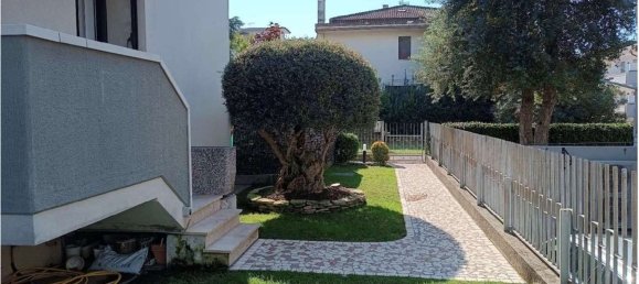 7 rooms Apartment in Chioggia, Italy No. 60948 5