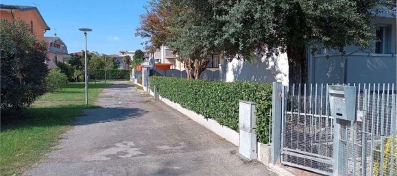 7 rooms Apartment in Chioggia, Italy No. 60948 3