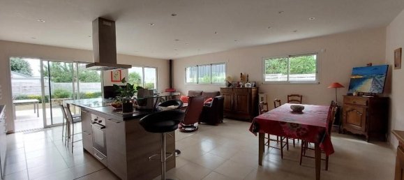 4 bedrooms House in Brehal, France No. 356444 3