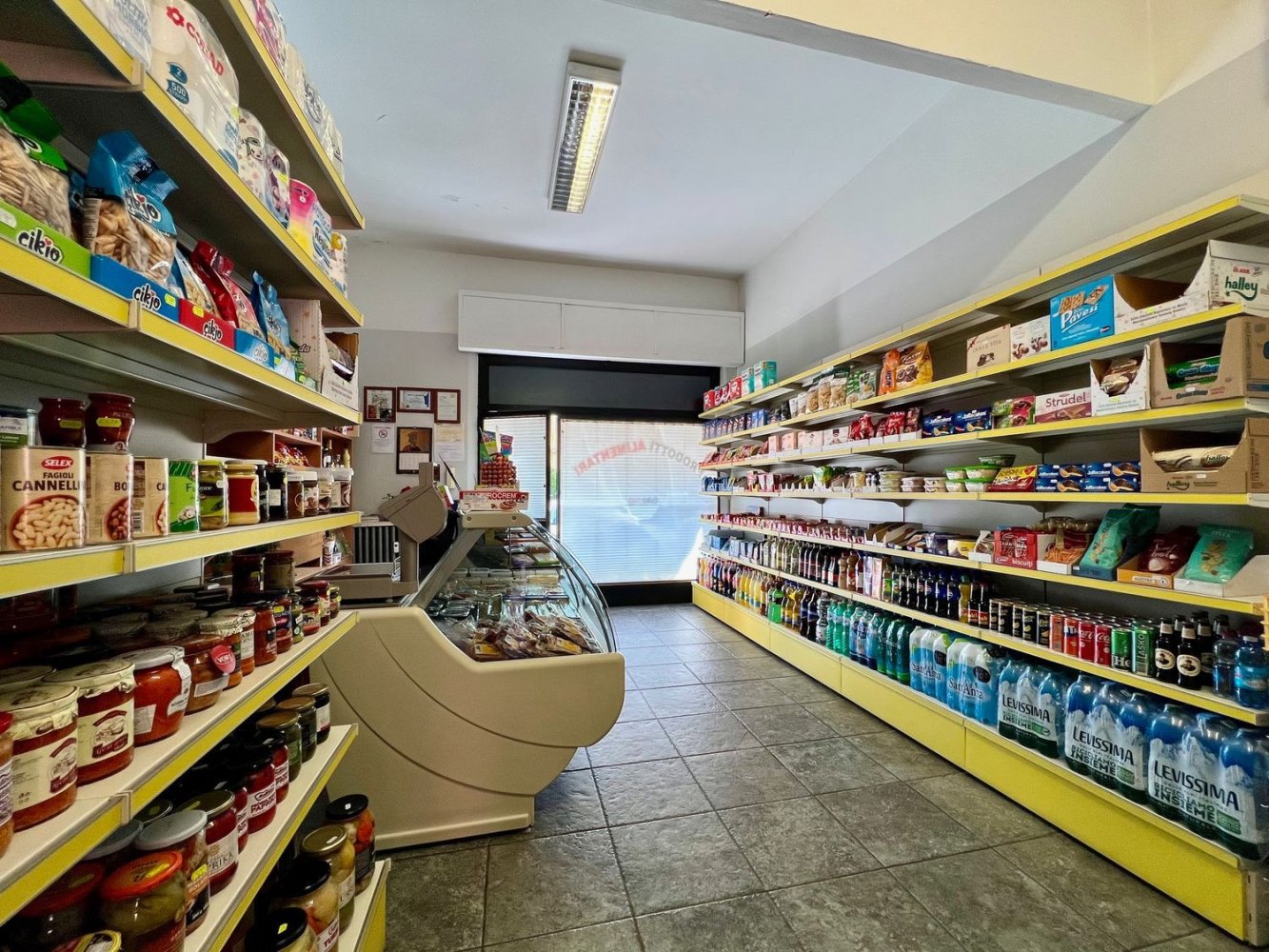 Propriété commerciale à Neive, Italy 45m² No. 59111