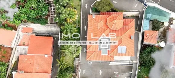 3 bedrooms Villa in Funchal, Portugal No. 133535 2