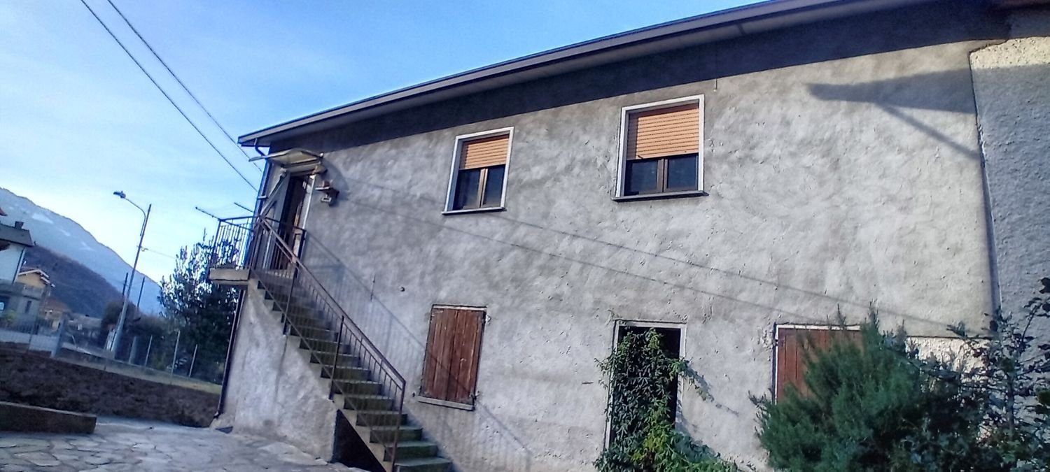 8 rooms House in Talamona, Italy No. 90366