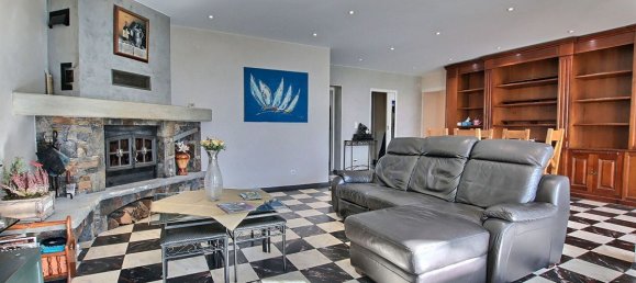 5 bedrooms House in Cluses, France No. 208300 2