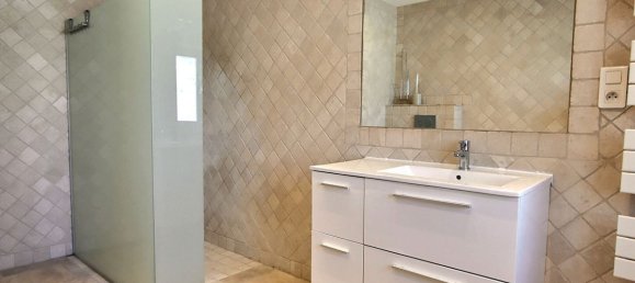 5 bedrooms House in Cluses, France No. 208300 12