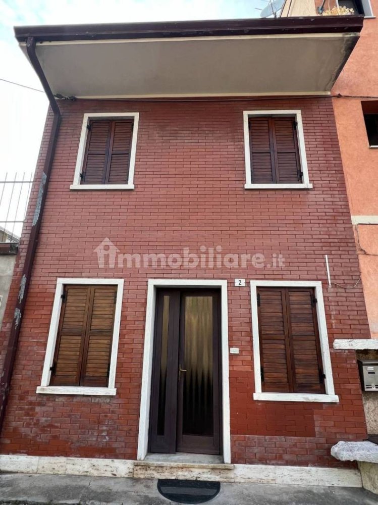 Casa T2 em San Giovanni Lupatoto, Italy N.º 360621