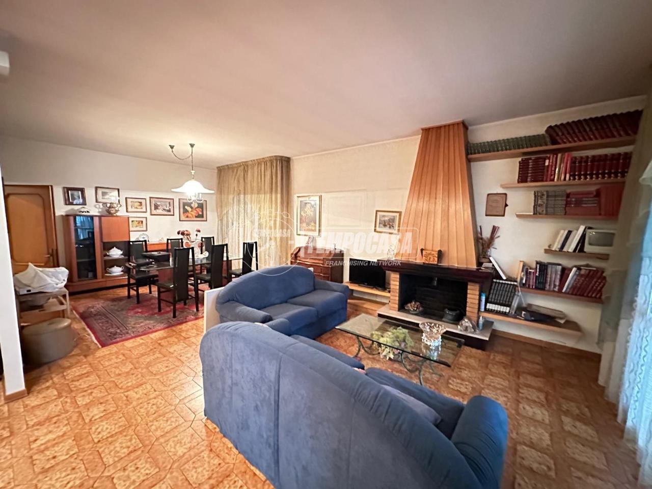 5 rooms Apartment in San Felice sul Panaro, Italy No. 9275