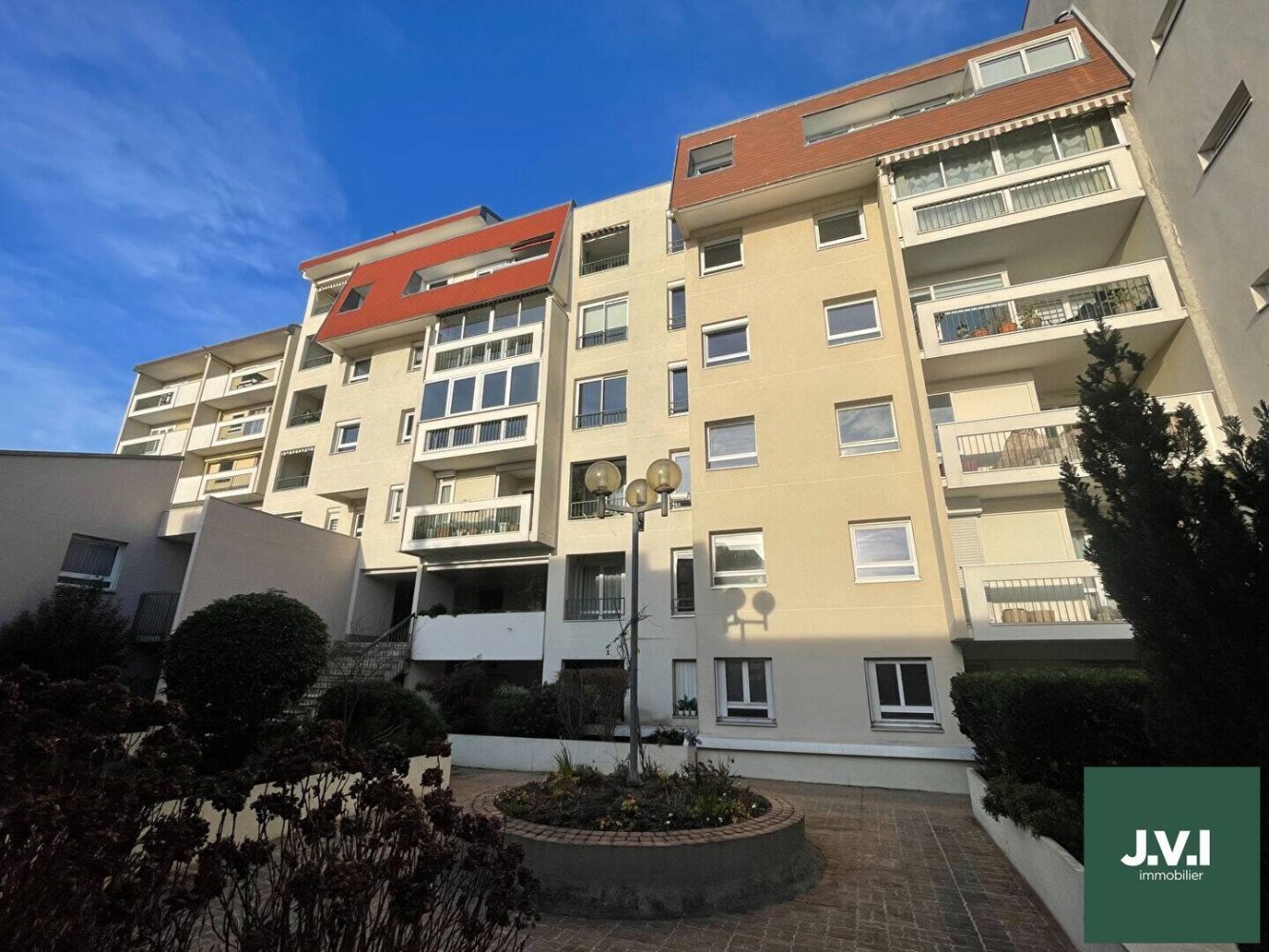 Apartamento de 3 dormitorios en Montmorency, France No. 188034