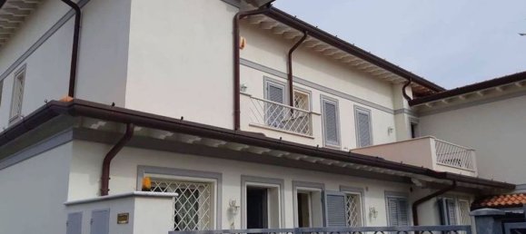 5 rooms Apartment in Forte dei Marmi, Italy No. 40673 2