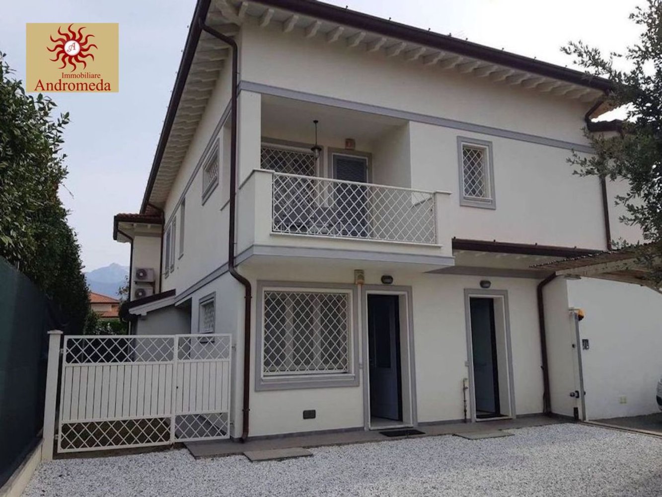 5 rooms Apartment in Forte dei Marmi, Italy No. 40673