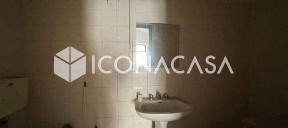 Коммерческая недвижимость с 1 комнатой в Бари, Италия № 22246 6