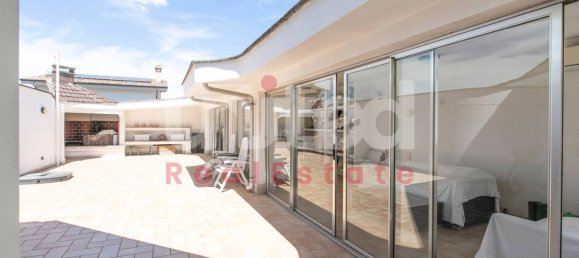 4 bedrooms Duplex in Rome, Italy No. 307771 8