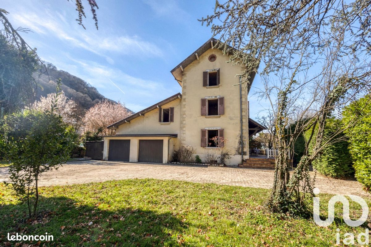 5 bedrooms House in Villard-Bonnot, France No. 275594