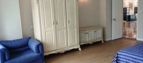 4 bedrooms Condo in Bangkok, Thailand No. 11266 4