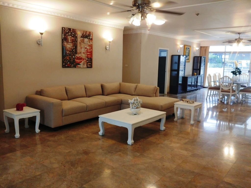 4 bedrooms Condo in Bangkok, Thailand No. 11266
